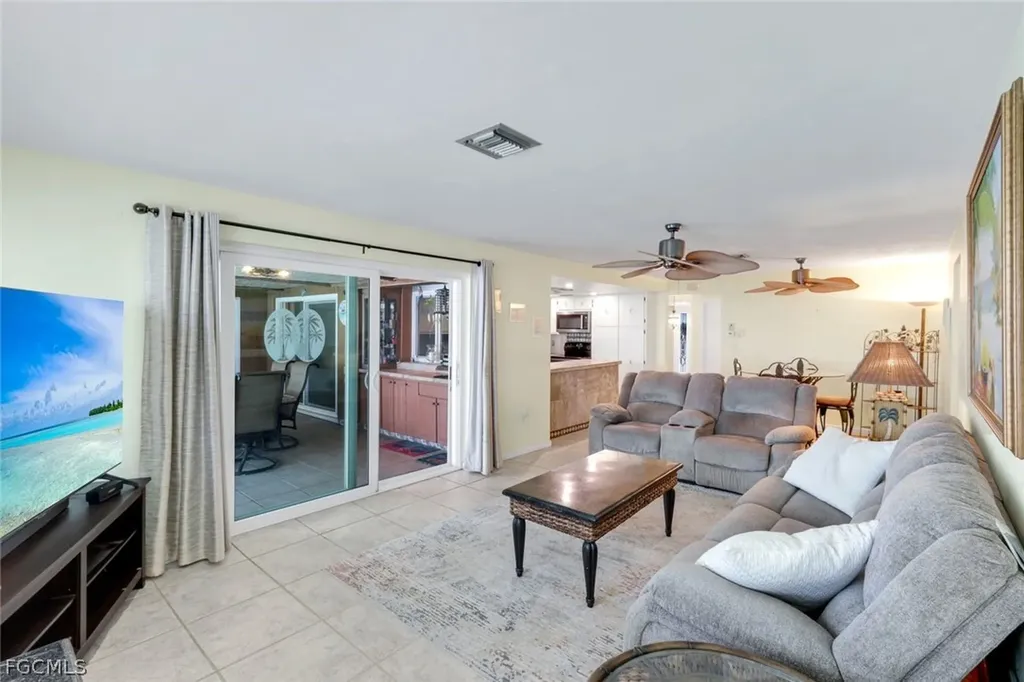 5201 Willow Court Cape Coral FL 33904