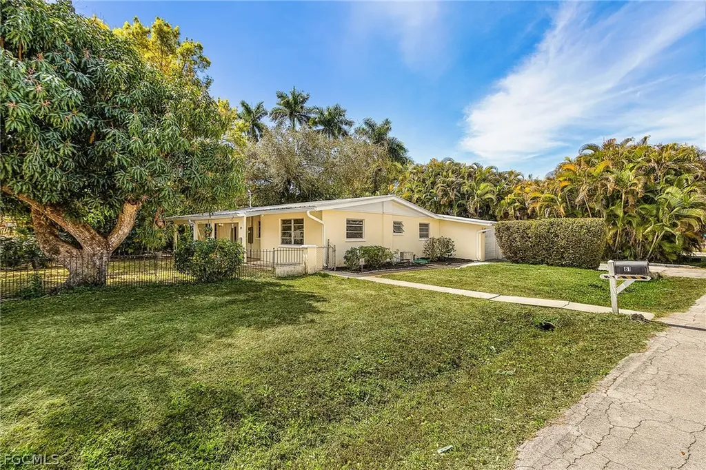81 Glenmont Drive W North Fort Myers FL 33917