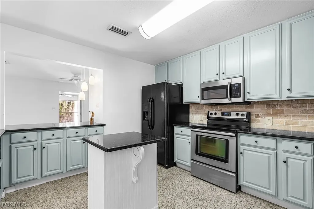 81 Glenmont Drive W North Fort Myers FL 33917