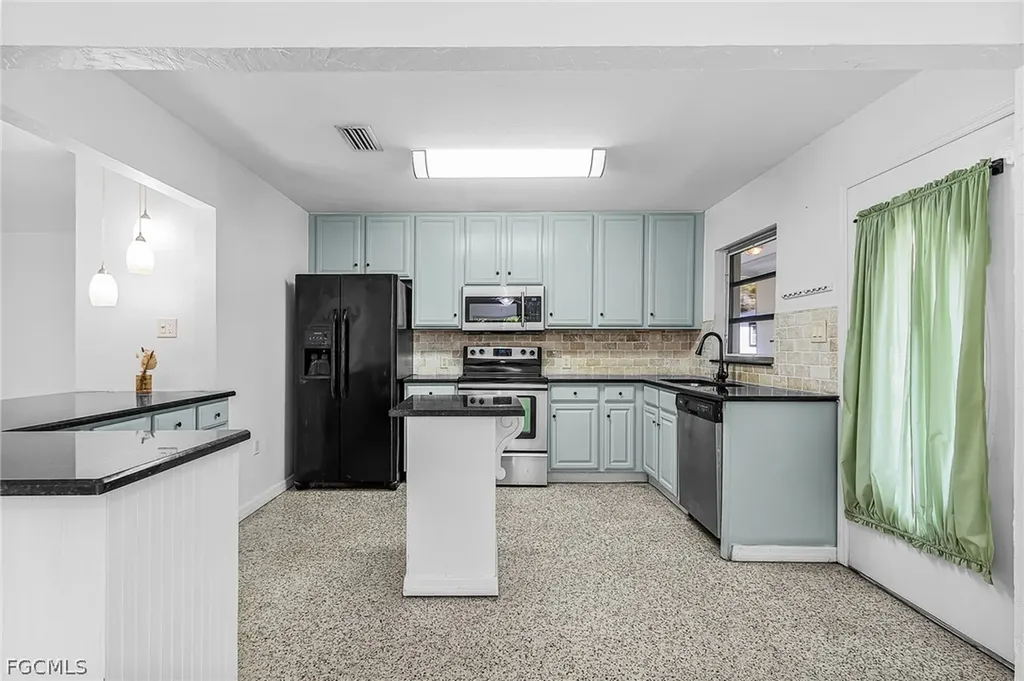 81 Glenmont Drive W North Fort Myers FL 33917