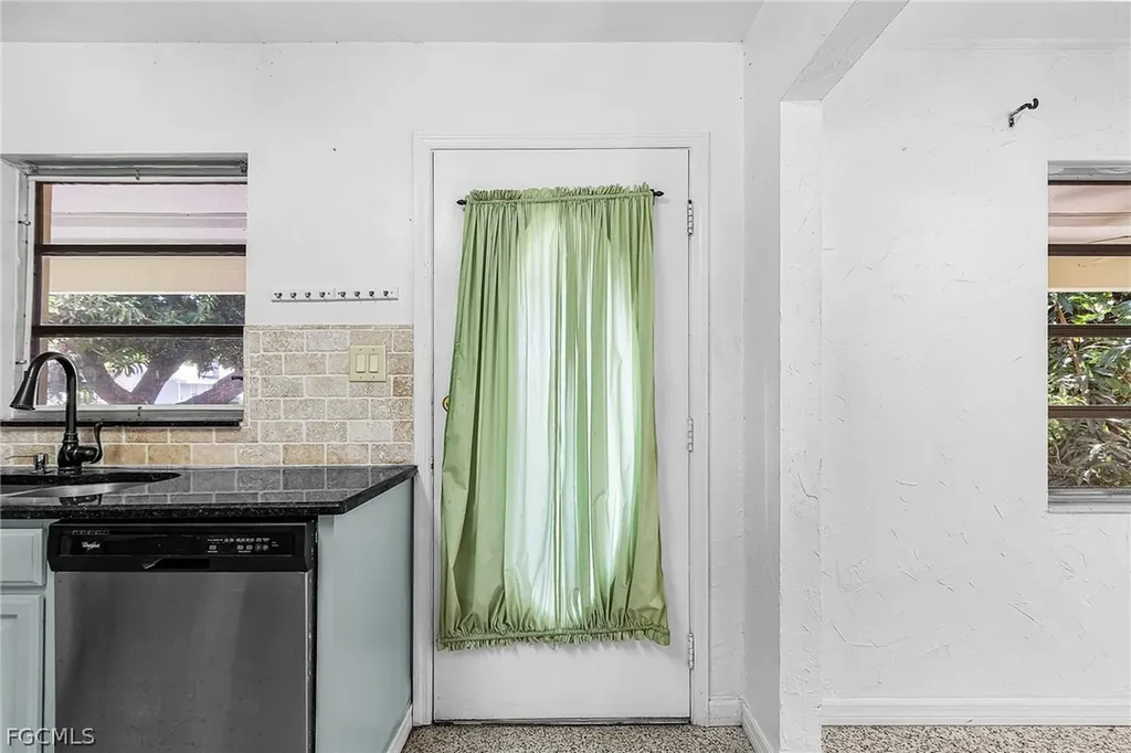 81 Glenmont Drive W North Fort Myers FL 33917