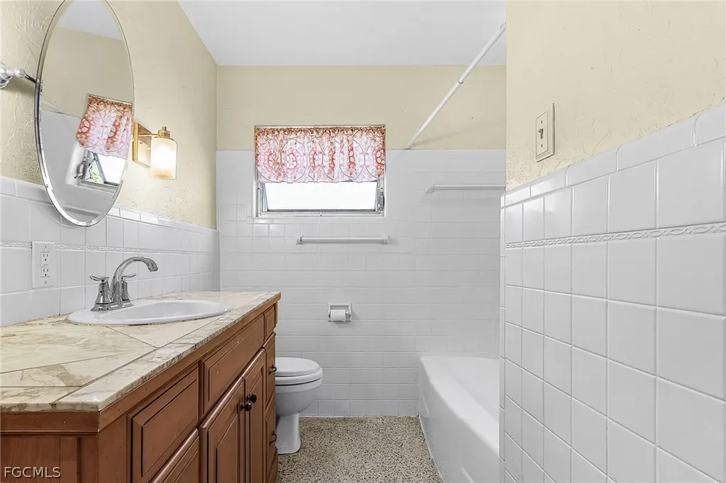 81 Glenmont Drive W North Fort Myers FL 33917