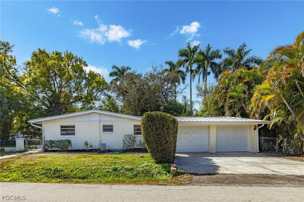81 Glenmont Drive W North Fort Myers FL 33917
