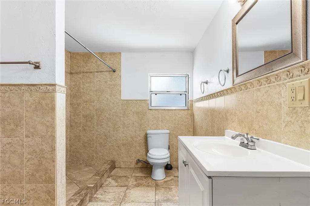 81 Glenmont Drive W North Fort Myers FL 33917