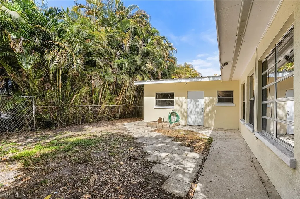 81 Glenmont Drive W North Fort Myers FL 33917