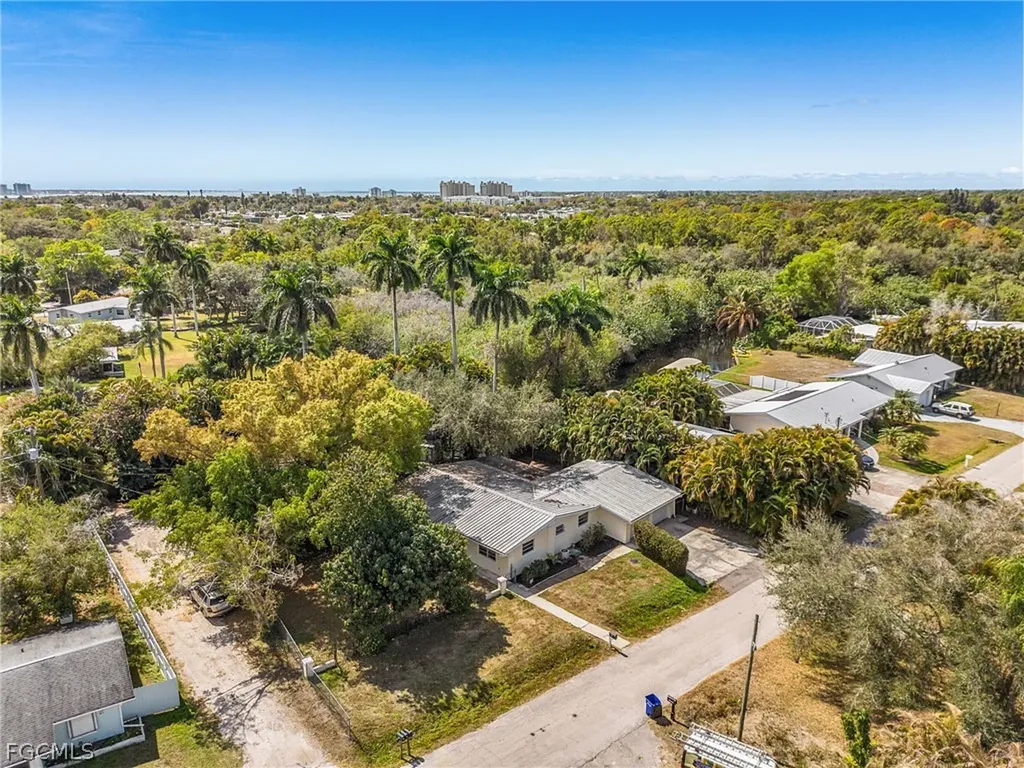 81 Glenmont Drive W North Fort Myers FL 33917