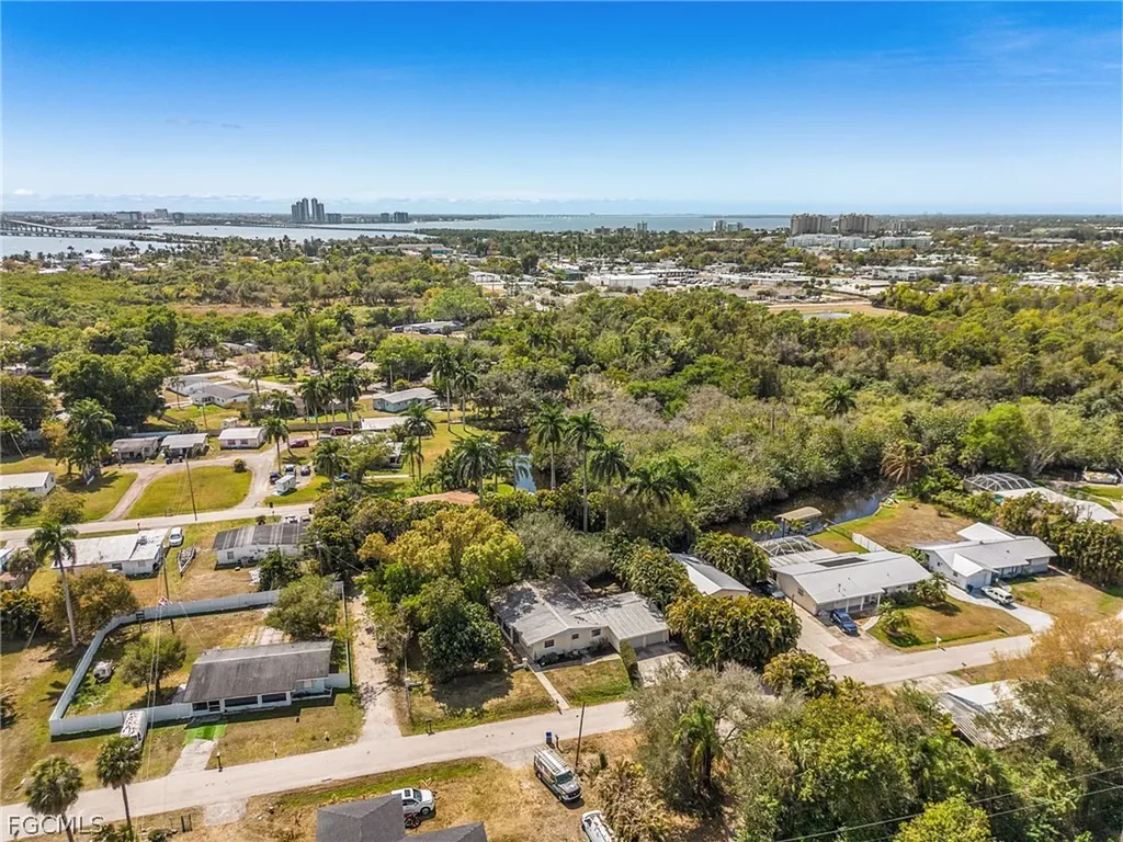 81 Glenmont Drive W North Fort Myers FL 33917