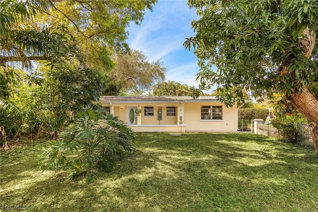 81 Glenmont Drive W North Fort Myers FL 33917