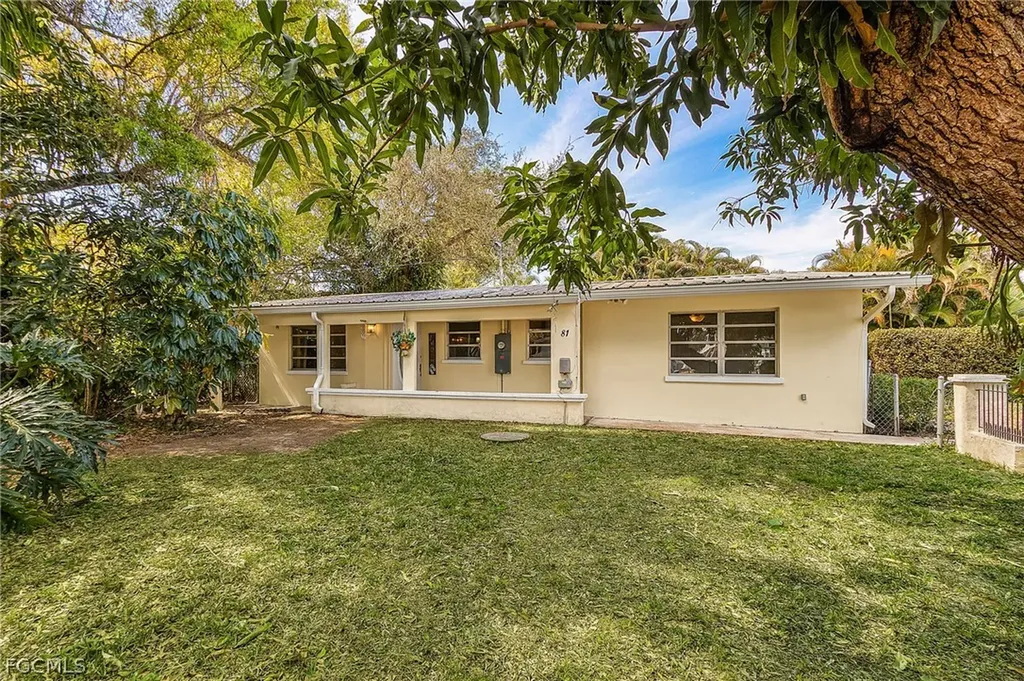 81 Glenmont Drive W North Fort Myers FL 33917