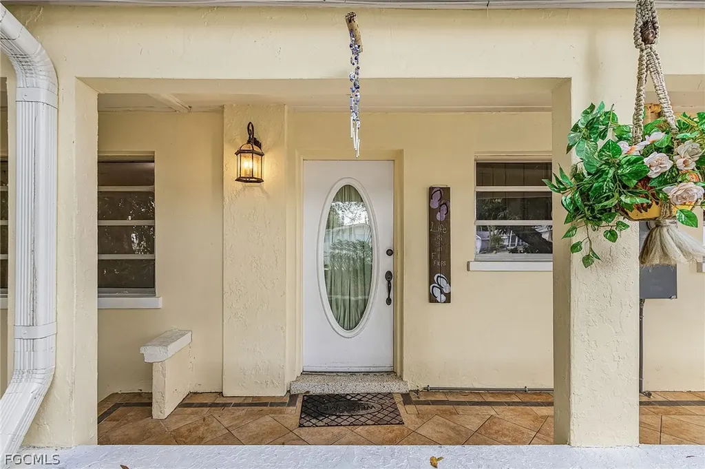 81 Glenmont Drive W North Fort Myers FL 33917
