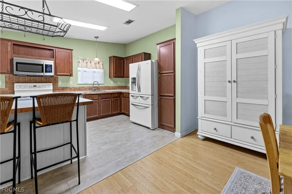 125 NE 11th Place Cape Coral FL 33909