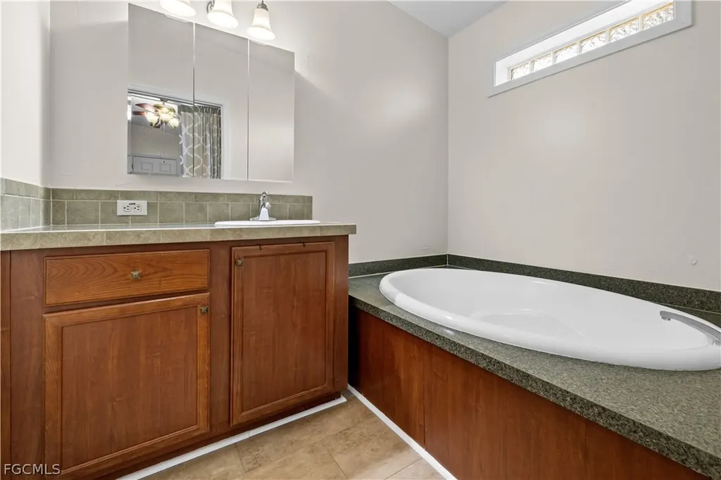 125 NE 11th Place Cape Coral FL 33909