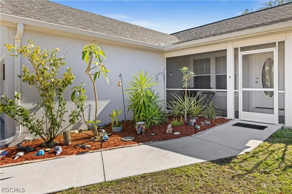 125 NE 11th Place Cape Coral FL 33909