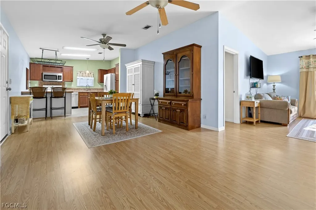 125 NE 11th Place Cape Coral FL 33909