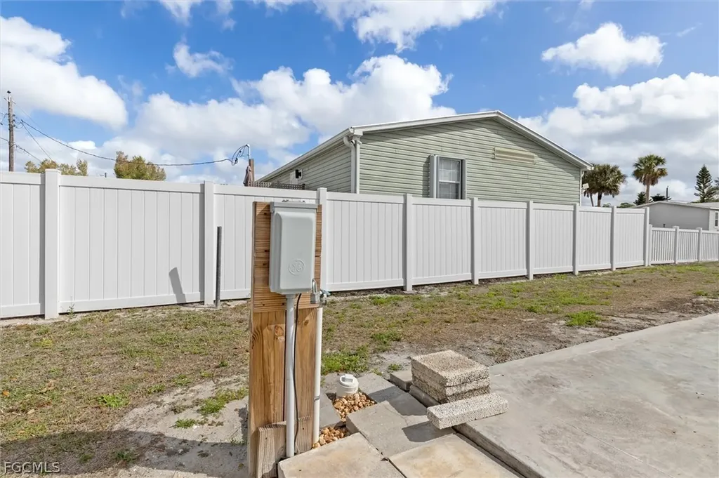 9347/9355 Boots Street Punta Gorda FL 33982
