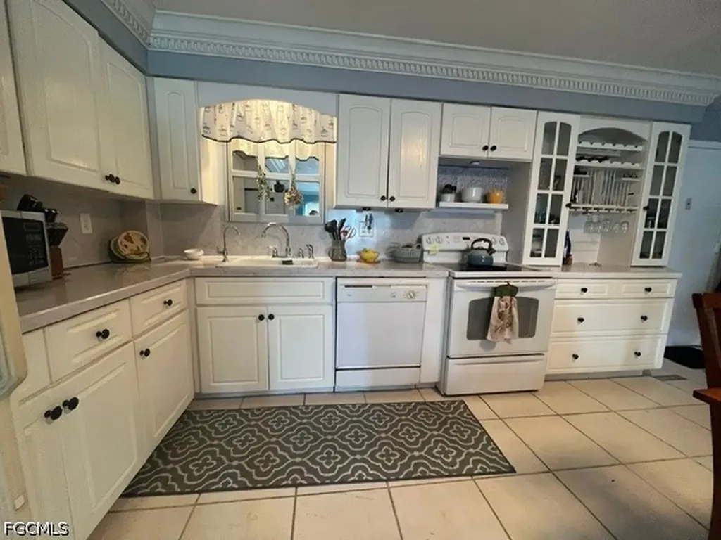 4802 Tudor Drive Cape Coral FL 33904