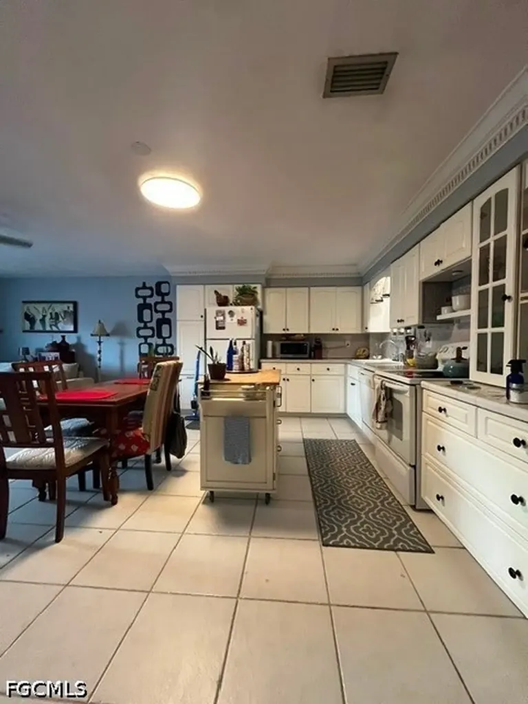 4802 Tudor Drive Cape Coral FL 33904