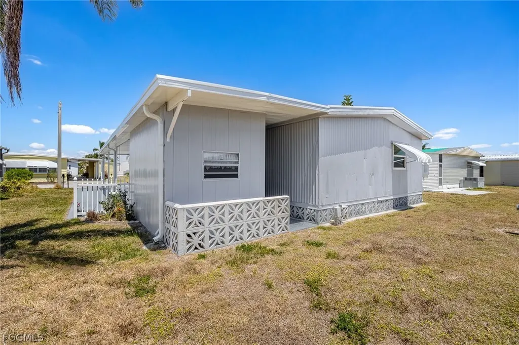 472 Nicklaus Boulevard North Fort Myers FL 33903