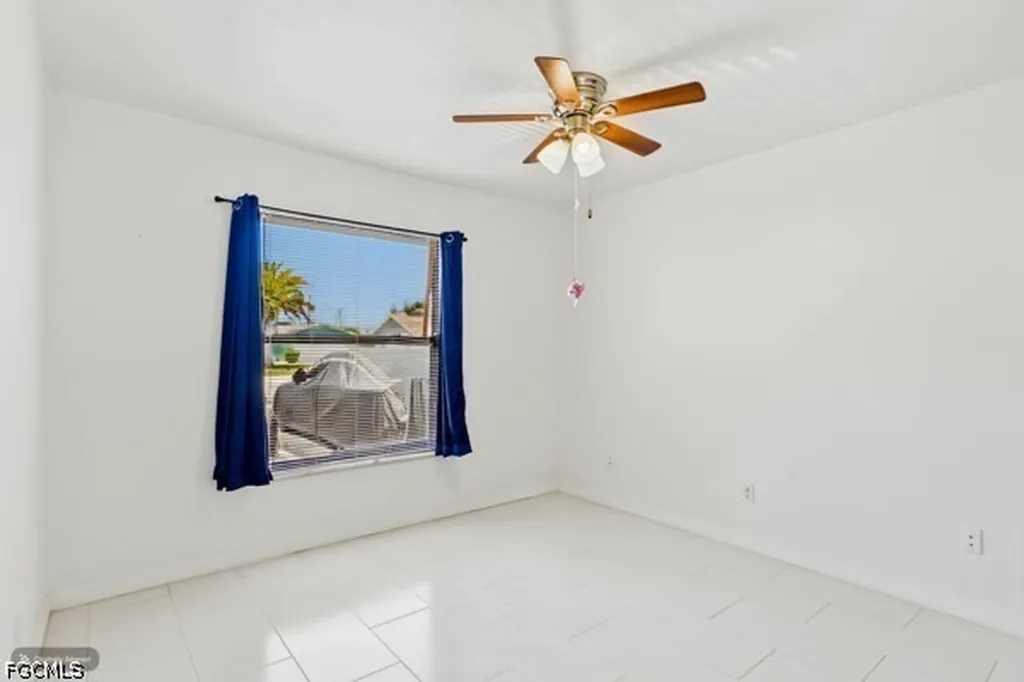 4407 SW 7th Place Cape Coral FL 33914