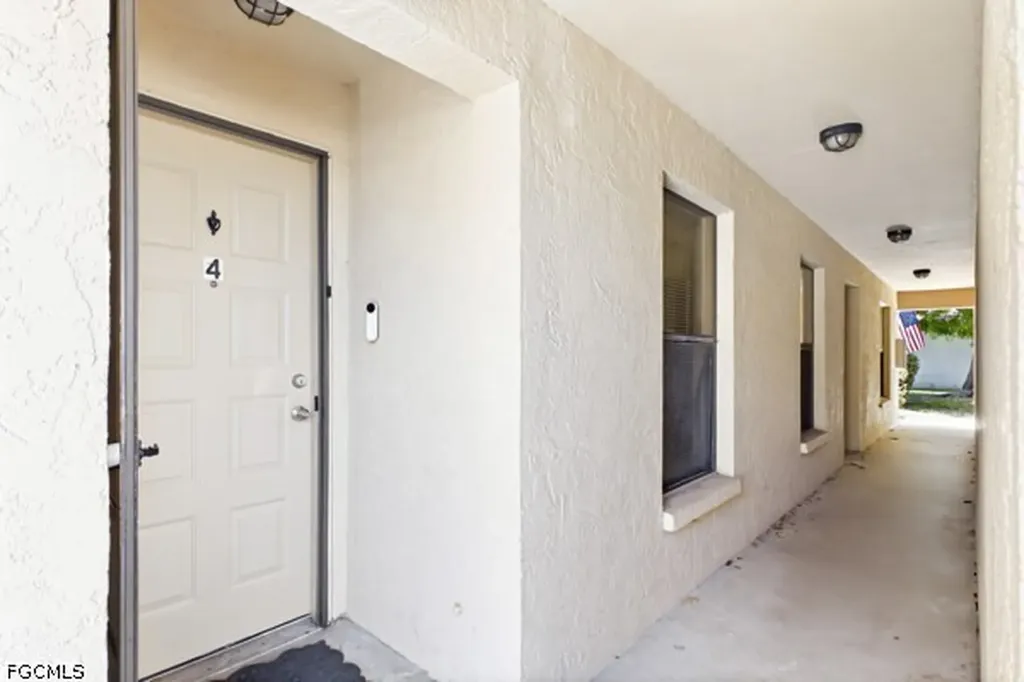 4407 SW 7th Place Cape Coral FL 33914