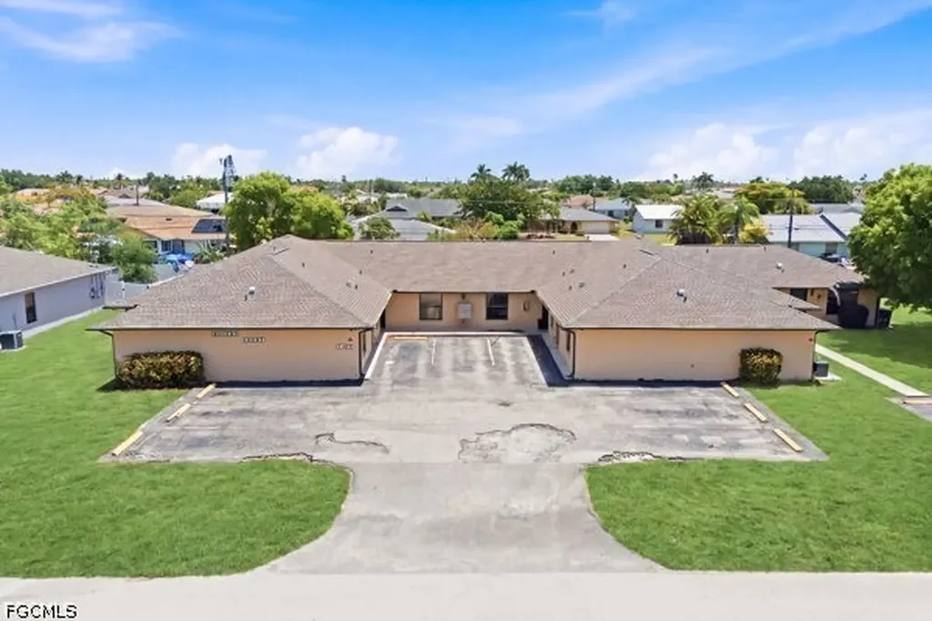 4407 SW 7th Place Cape Coral FL 33914