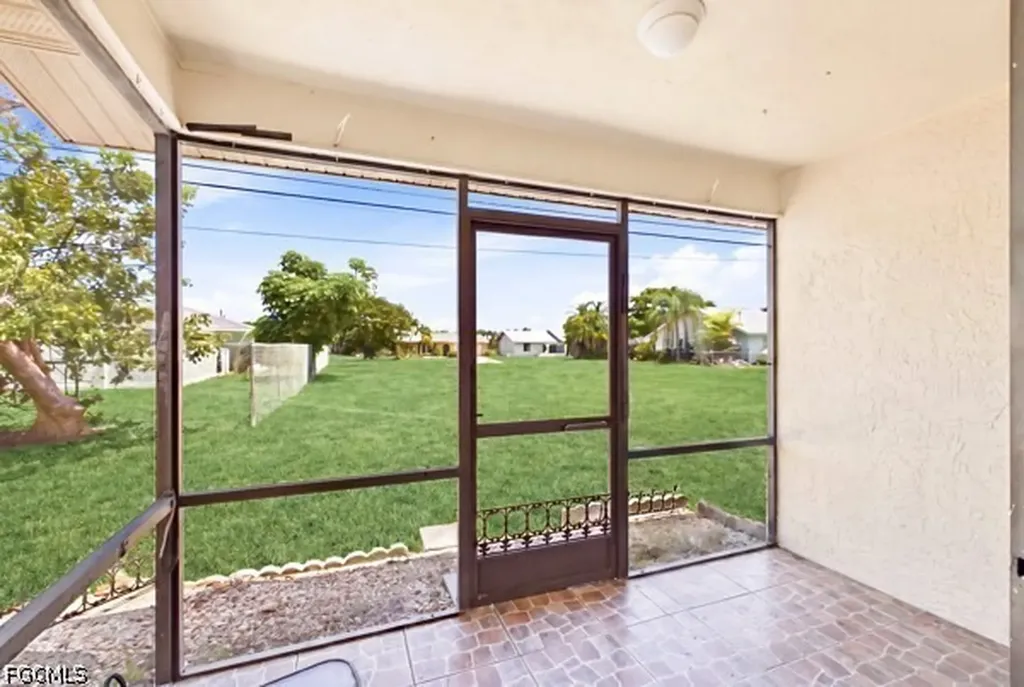4407 SW 7th Place Cape Coral FL 33914
