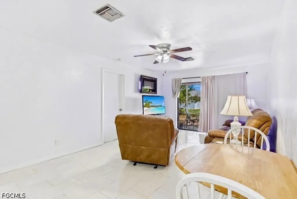 4407 SW 7th Place Cape Coral FL 33914