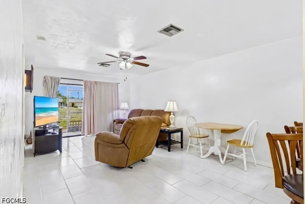 4407 SW 7th Place Cape Coral FL 33914