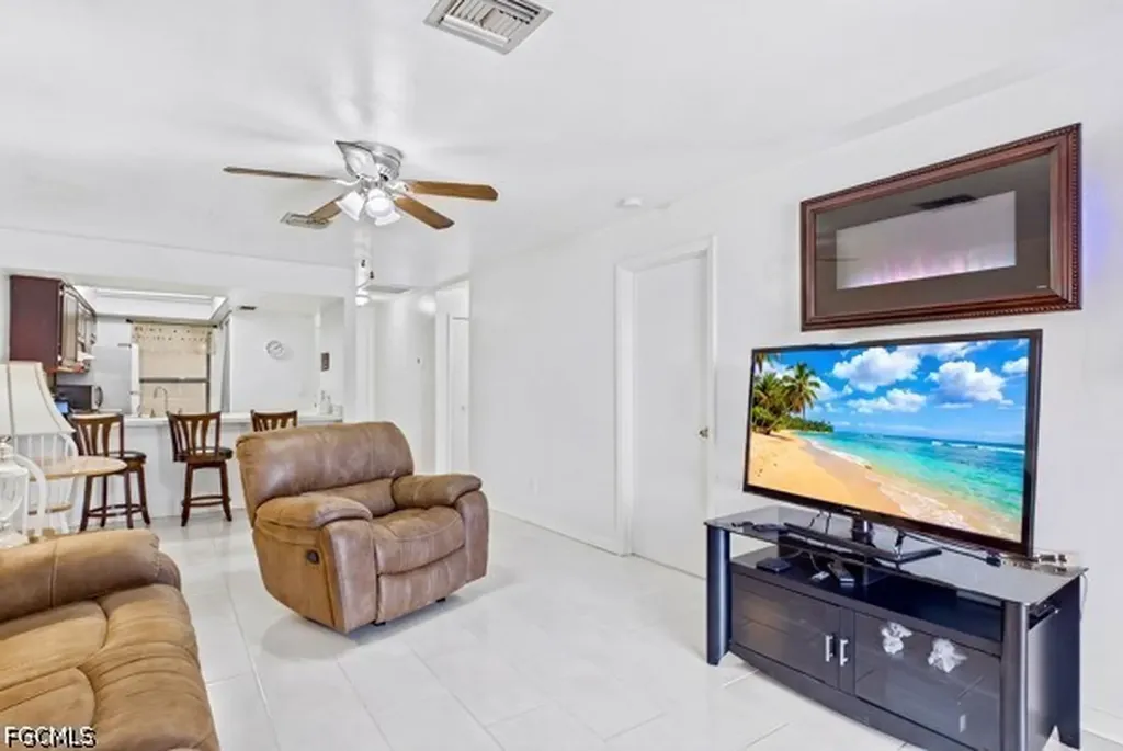 4407 SW 7th Place Cape Coral FL 33914