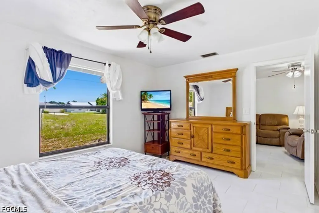4407 SW 7th Place Cape Coral FL 33914