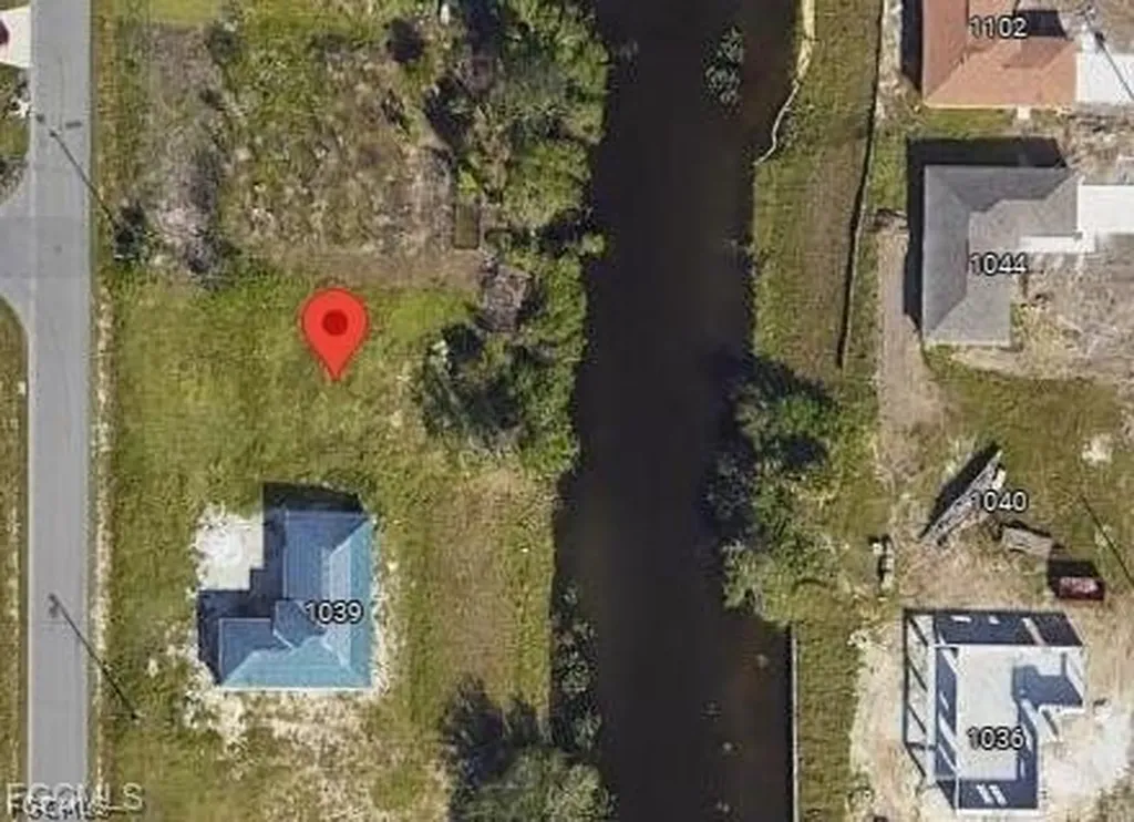 1043 NE 10th Place Cape Coral FL 33909