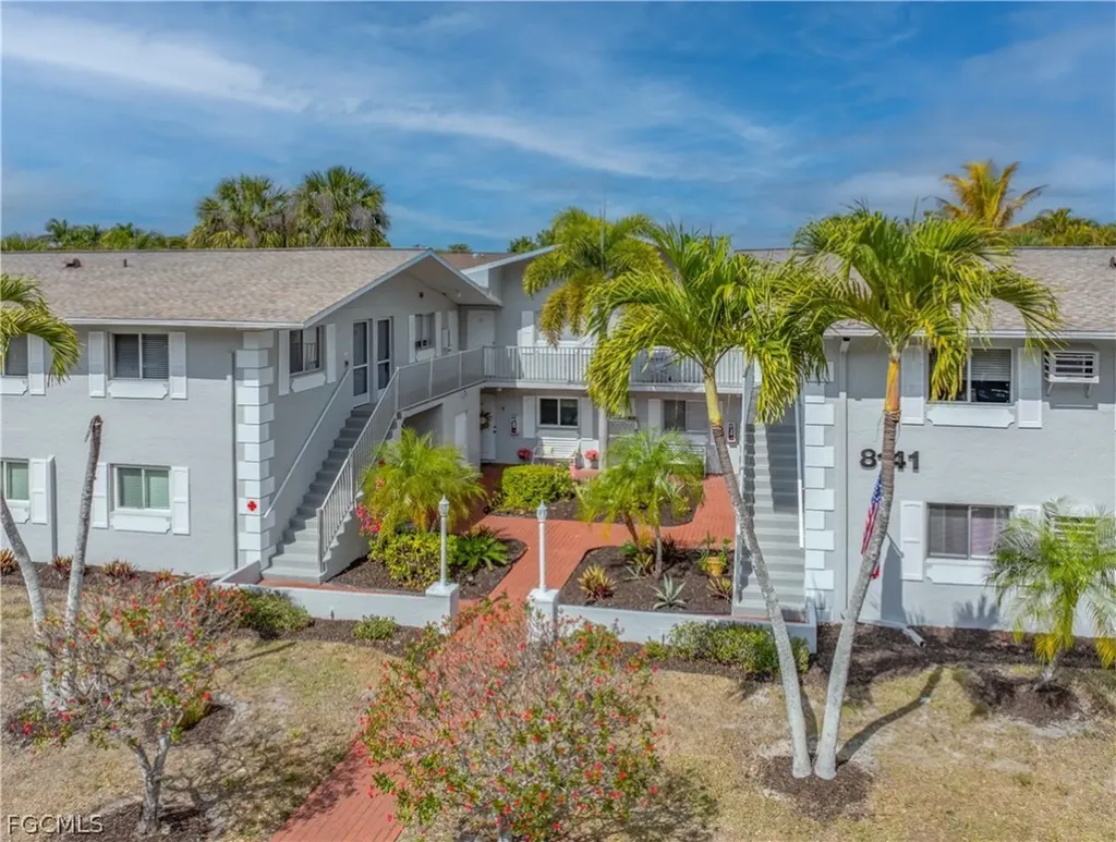 8141 Country Road Fort Myers FL 33919