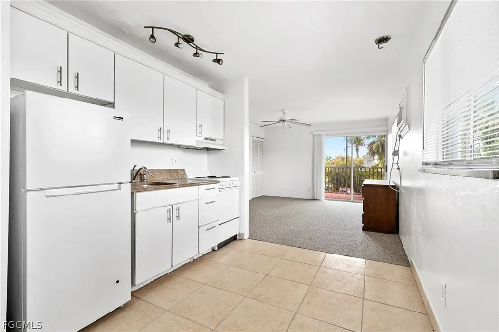 8141 Country Road Fort Myers FL 33919