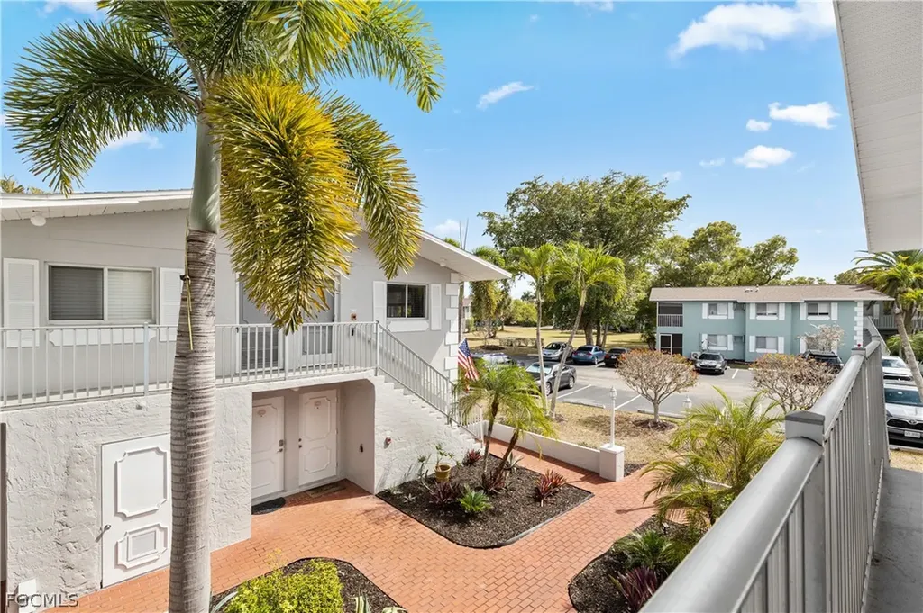 8141 Country Road Fort Myers FL 33919