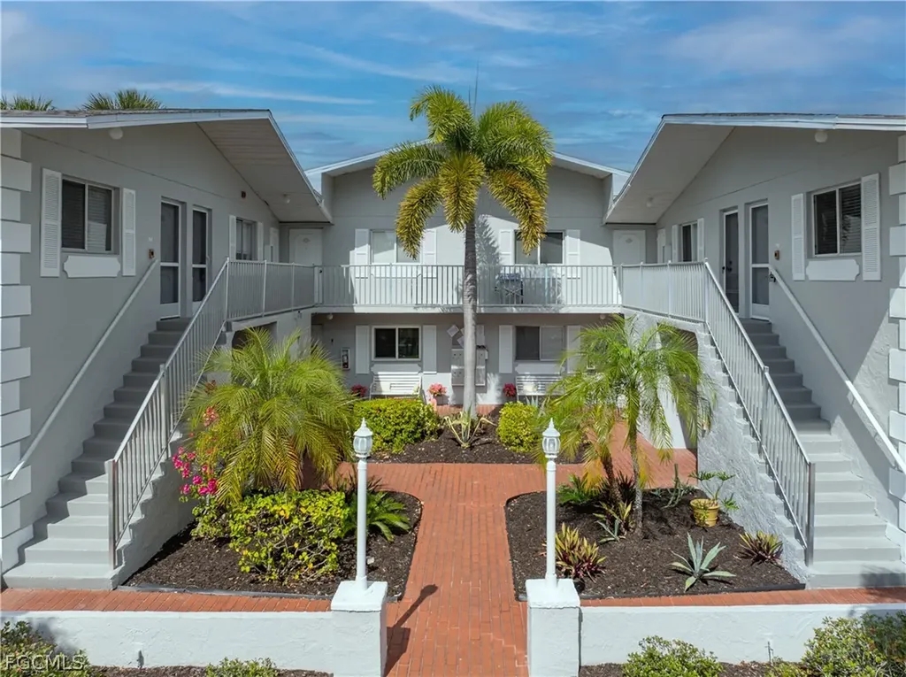 8141 Country Road Fort Myers FL 33919
