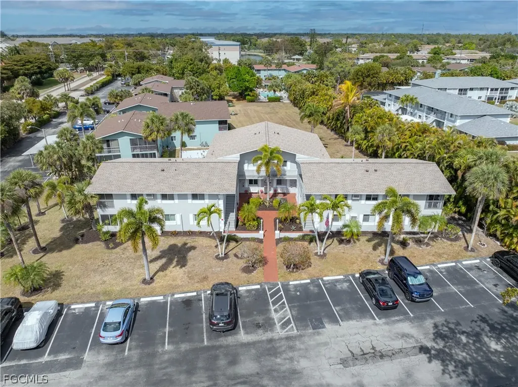 8141 Country Road Fort Myers FL 33919