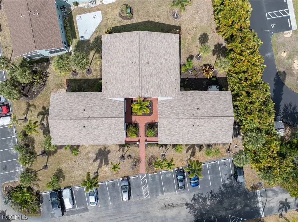 8141 Country Road Fort Myers FL 33919