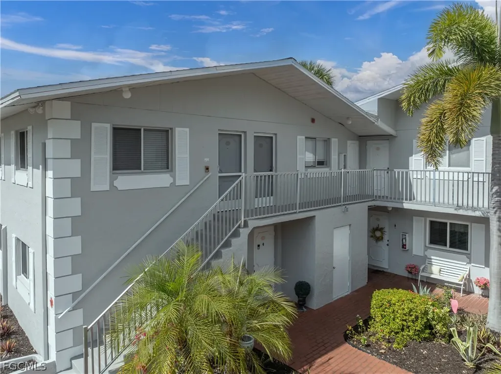 8141 Country Road Fort Myers FL 33919