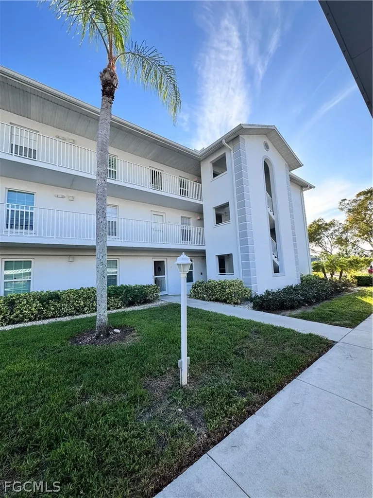 9610 Victoria Lane Naples FL 34109