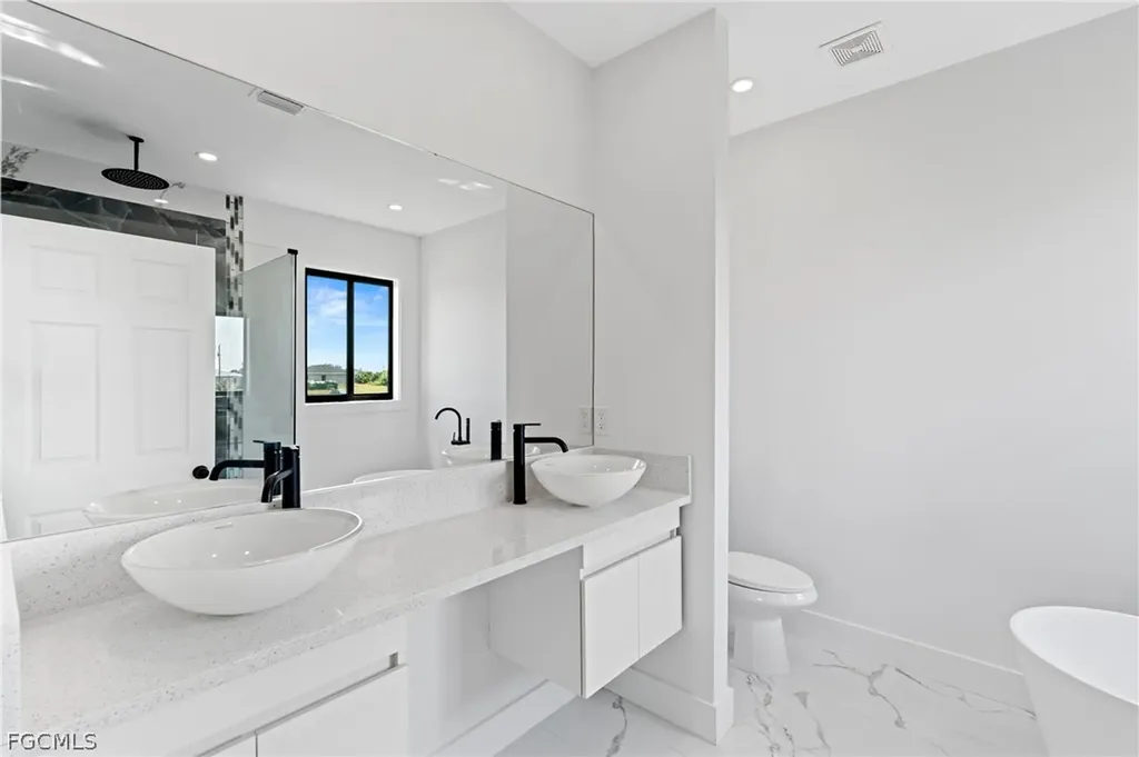 2027 NE 18th Street Cape Coral FL 33909