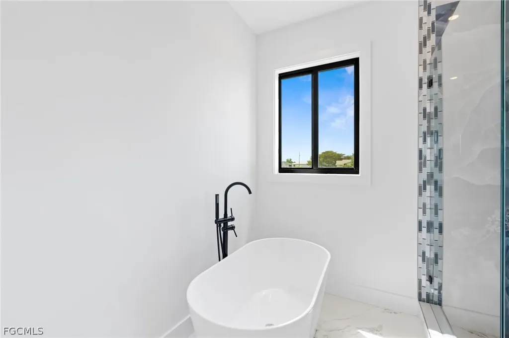 2027 NE 18th Street Cape Coral FL 33909