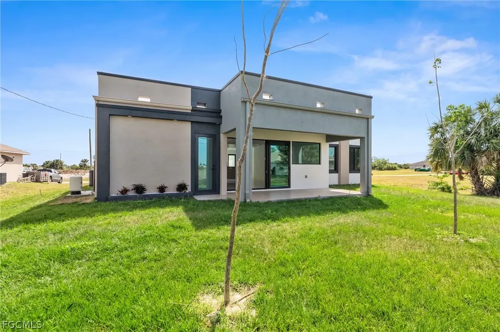 2027 NE 18th Street Cape Coral FL 33909
