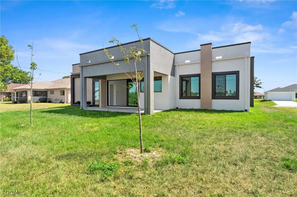 2027 NE 18th Street Cape Coral FL 33909