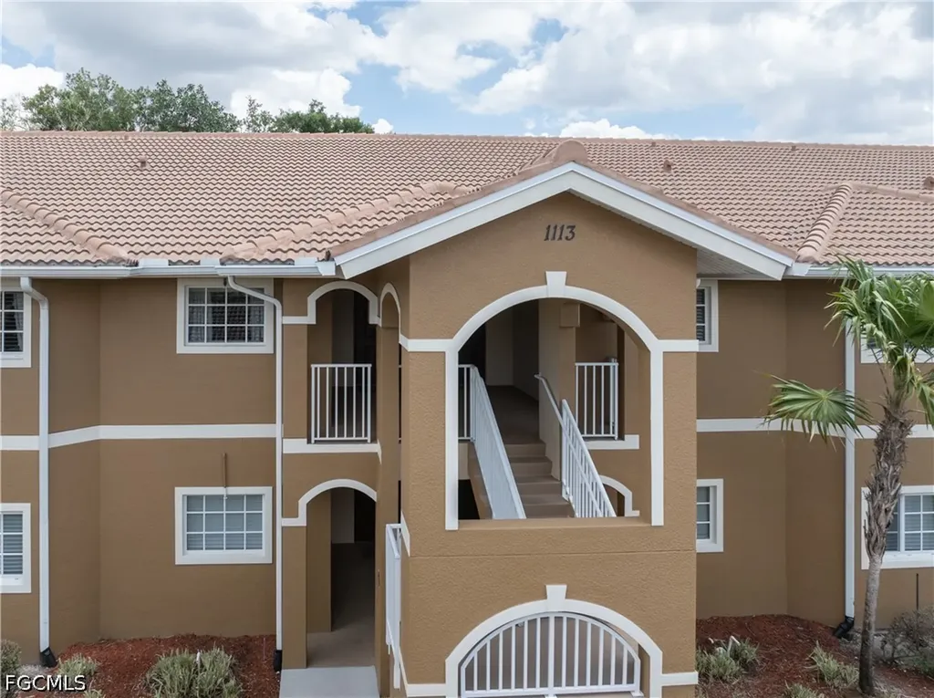 1113 Winding Pines Circle Cape Coral FL 33909