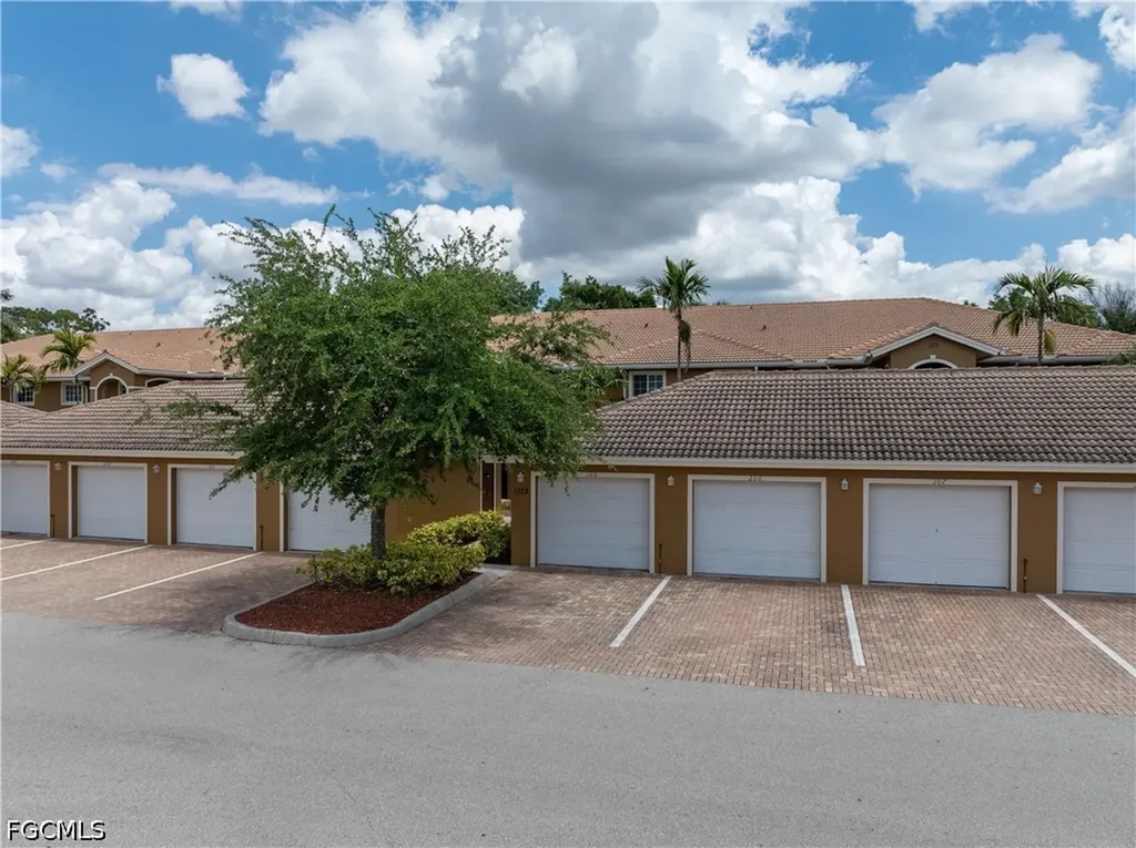 1113 Winding Pines Circle Cape Coral FL 33909