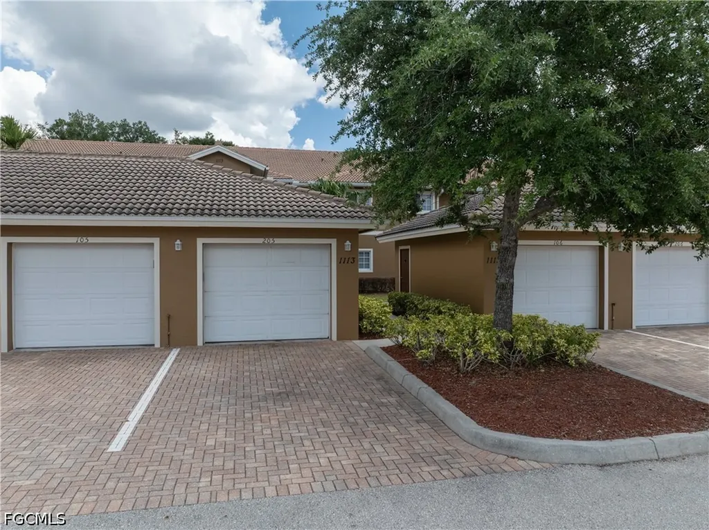 1113 Winding Pines Circle Cape Coral FL 33909
