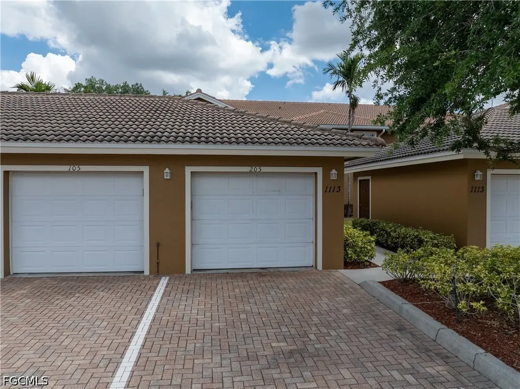 1113 Winding Pines Circle Cape Coral FL 33909