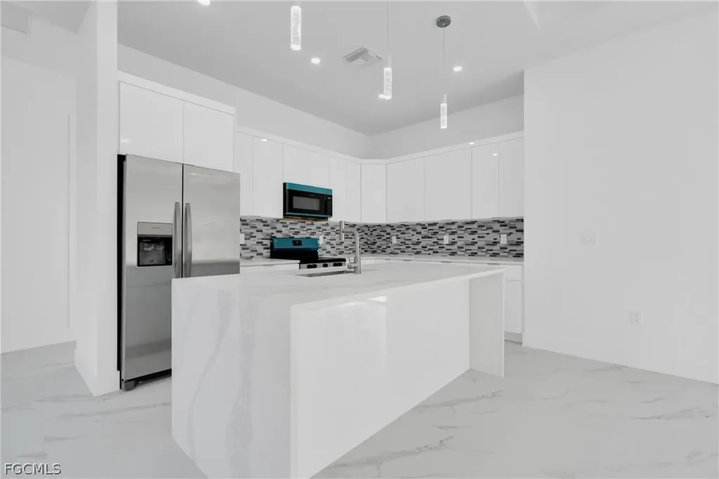 915 Cleveland Avenue Lehigh Acres FL 33972