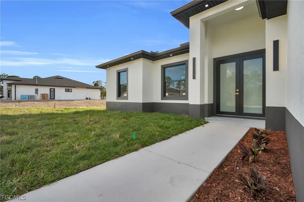 915 Cleveland Avenue Lehigh Acres FL 33972