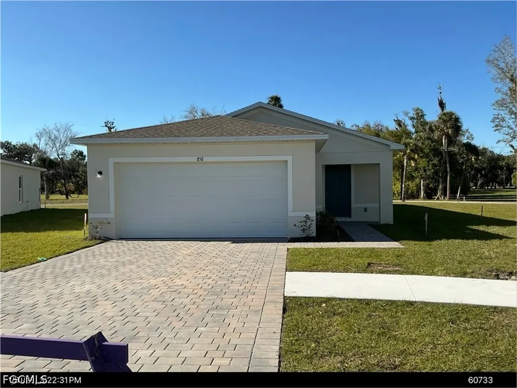 858 Friendship Circle Labelle FL 33935
